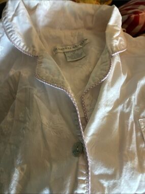 Crabtree & Evelyn White Cotton with crest Pajama set